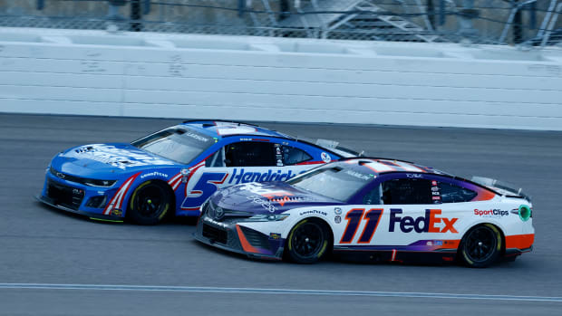 NASCAR Hamlin Larson